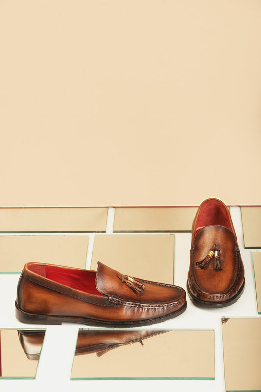 MOCCASIN WITH TASSELS-TAN BROWN