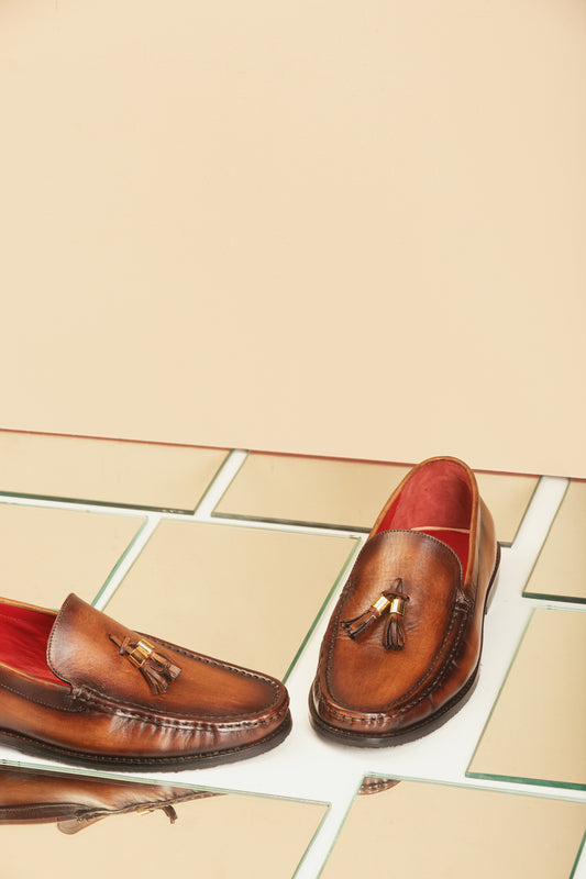 MOCCASIN WITH TASSELS-TAN BROWN