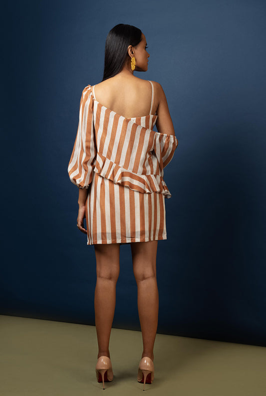 BUSTIER WITH SKIRT AND RUFFLED CAPE - LOOKIN' LIKE A SNAC